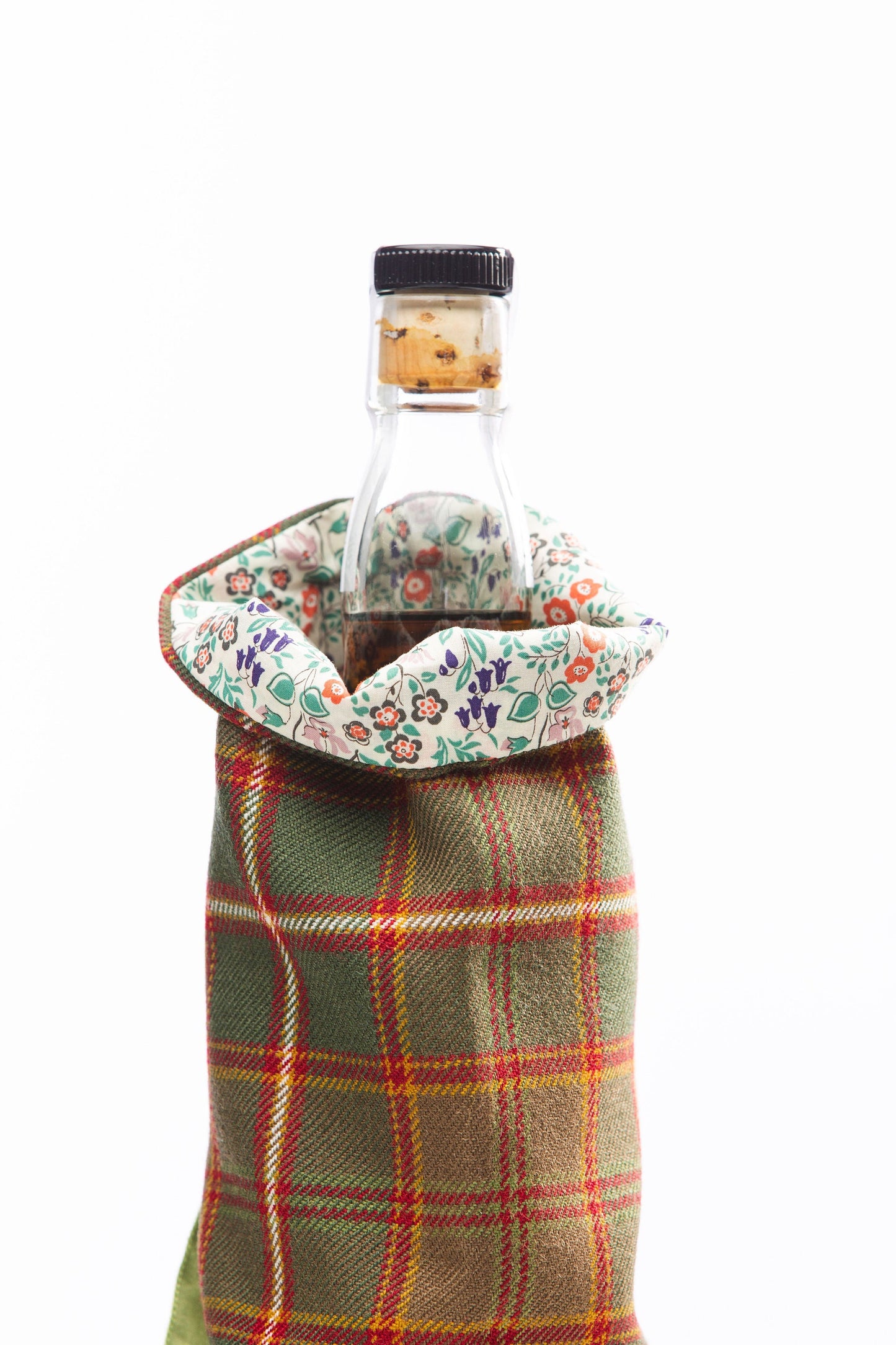 Bolsa de botella escocesa de lujo Flodden Tartan hecha con forro de tela Liberty