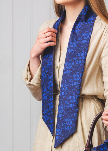 La bufanda Loully Skinni hecha con Liberty Fabrics - Original Print Selection