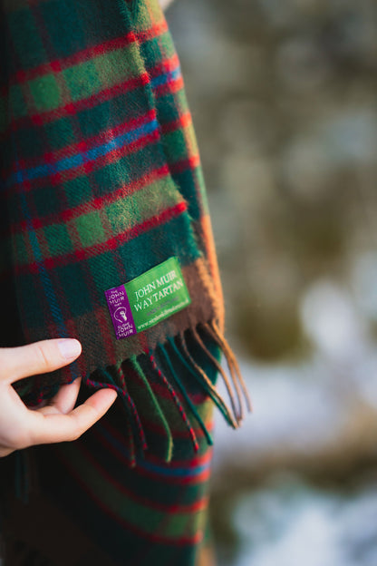 Poncho de lana de cordero a cuadros escoceses de John Muir Way