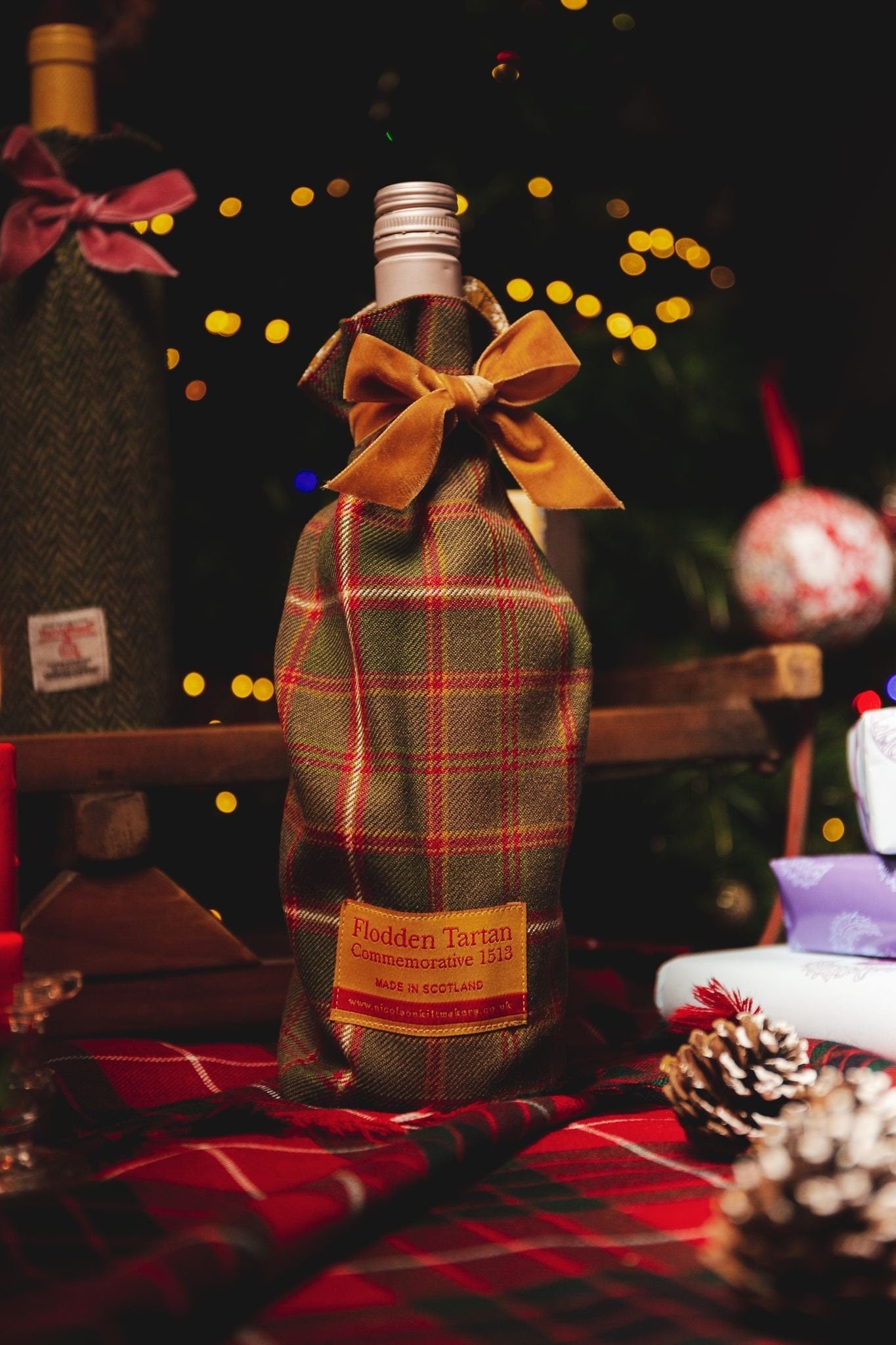 Bolsa de botella escocesa de lujo Flodden Tartan hecha con forro de tela Liberty